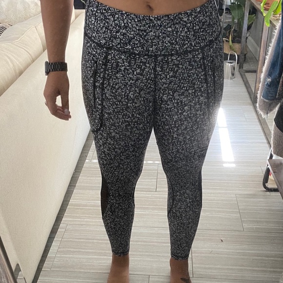 Lululemon leggings 10 - Picture 6 of 7